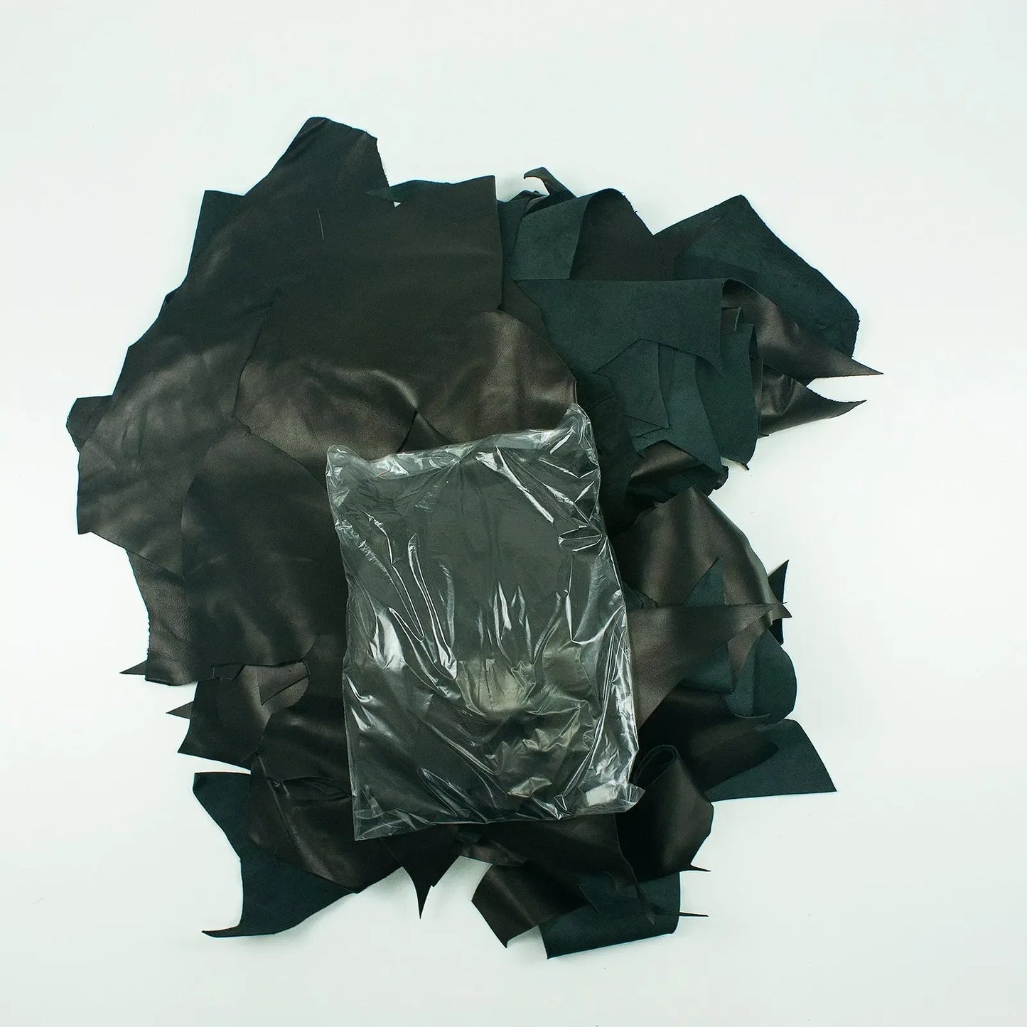 Bolsa de retal en cordero negro 500 g. - La Tendeta del Cuero