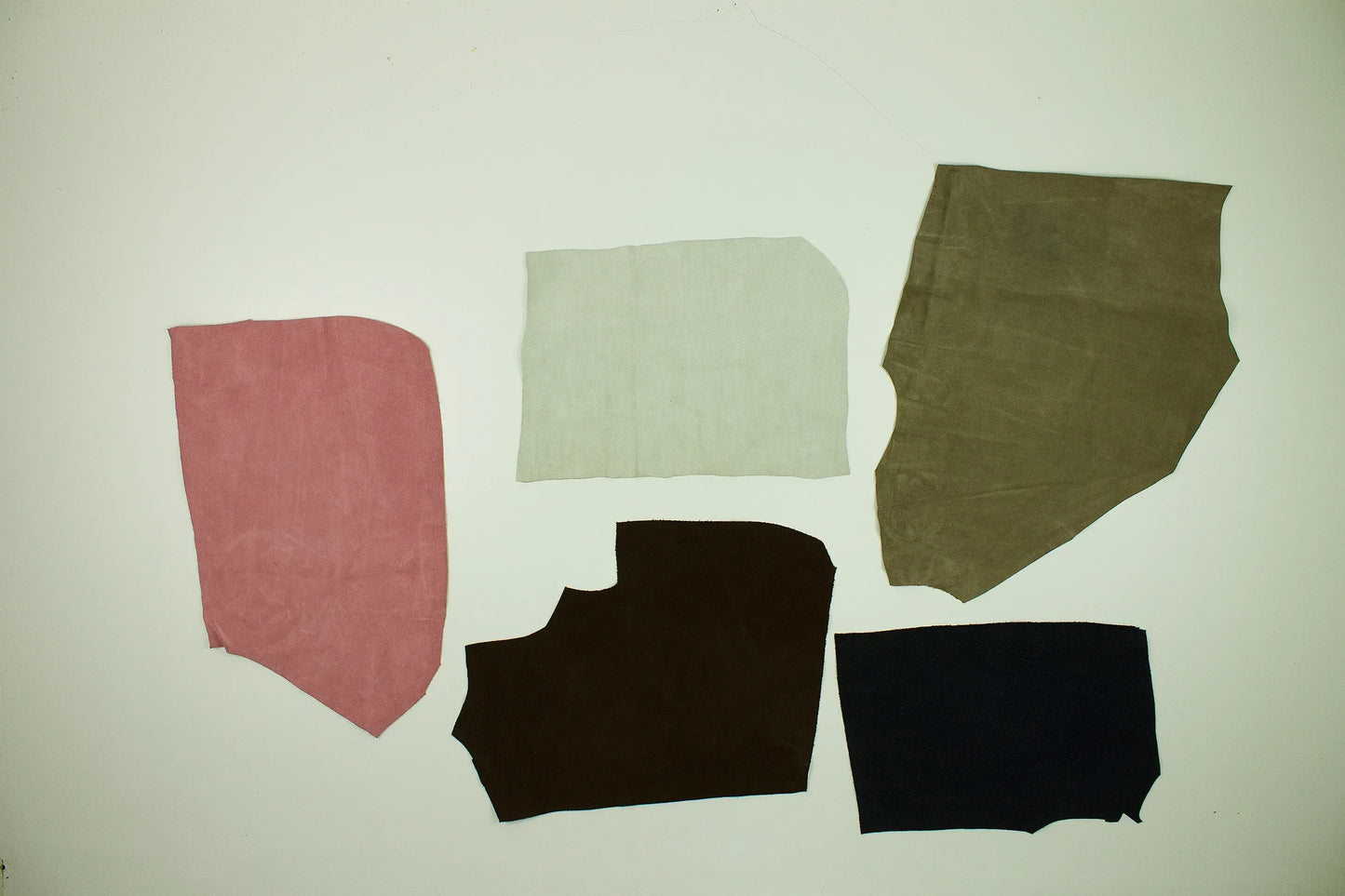 Lote 5 trozos de serraje varios colores - La Tendeta del Cuero