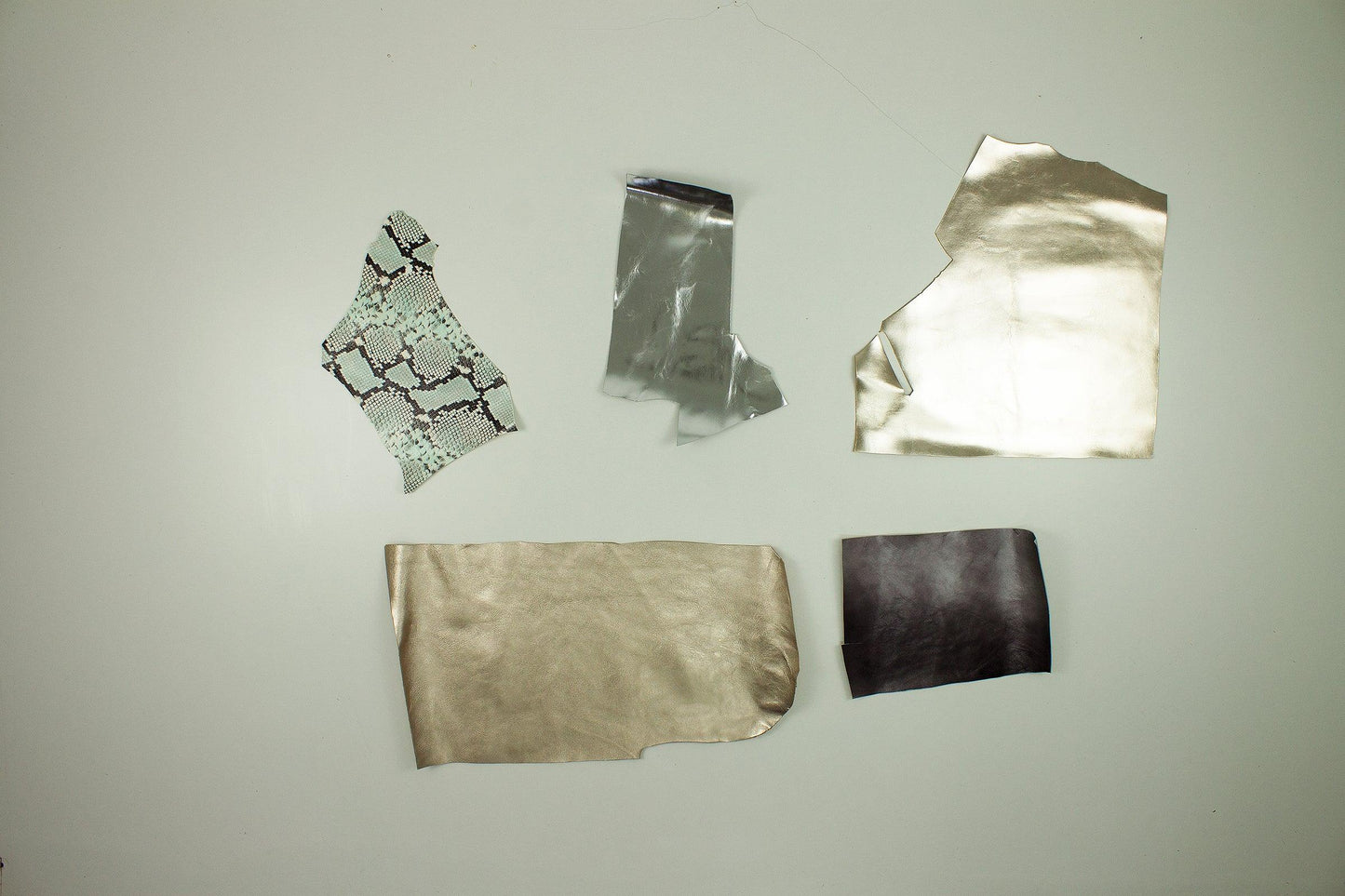 Lote 5 trozos de grabados y fantasias varios colores - La Tendeta del Cuero