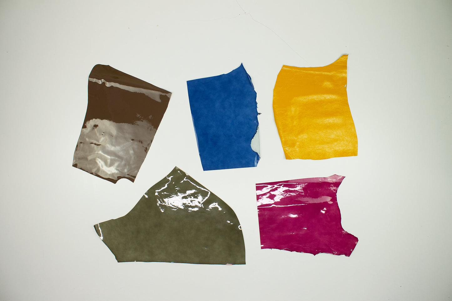 Lote 5 trozos de charol varios colores - La Tendeta del Cuero