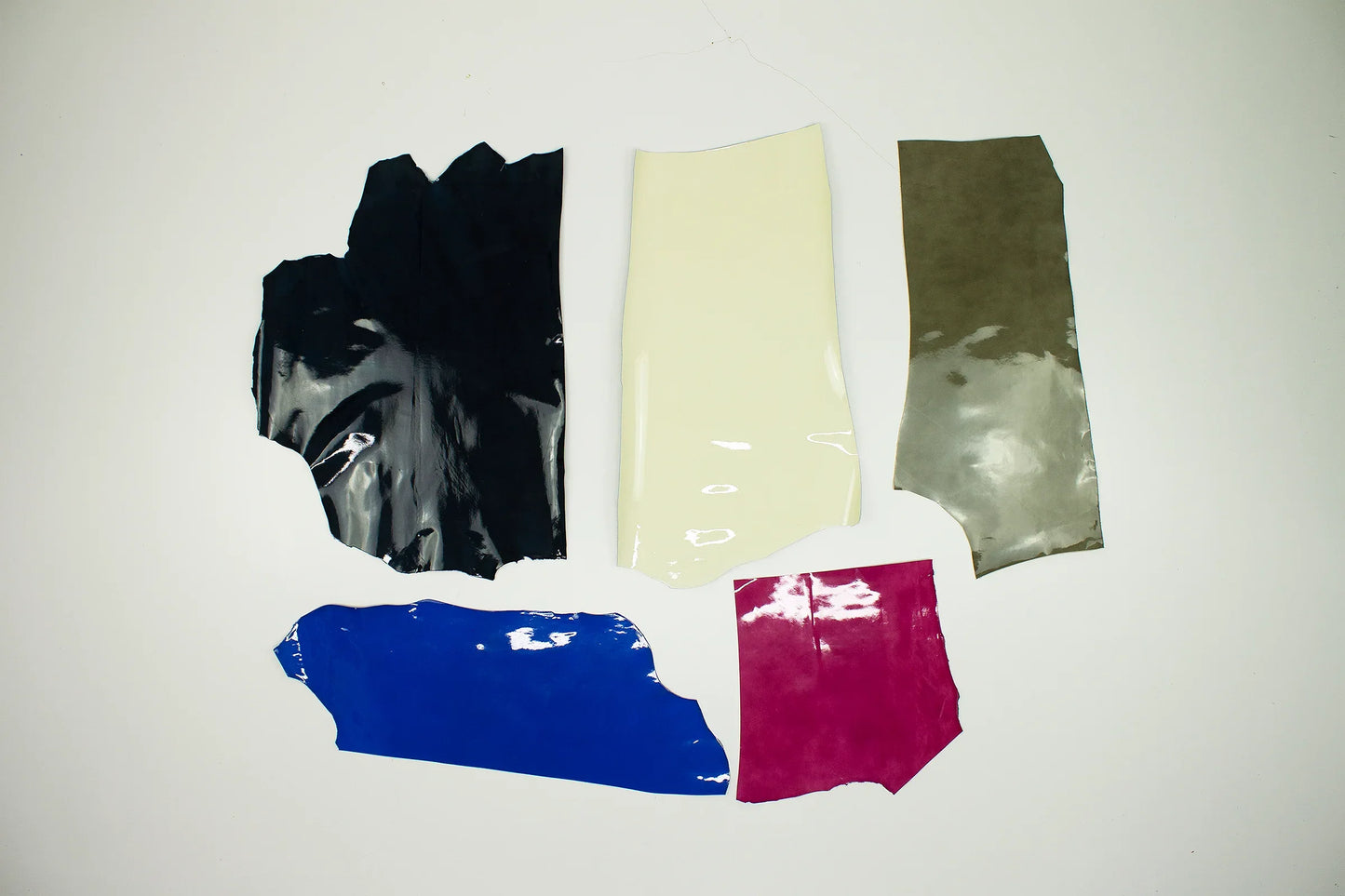 Lote 5 trozos de charol varios colores - La Tendeta del Cuero