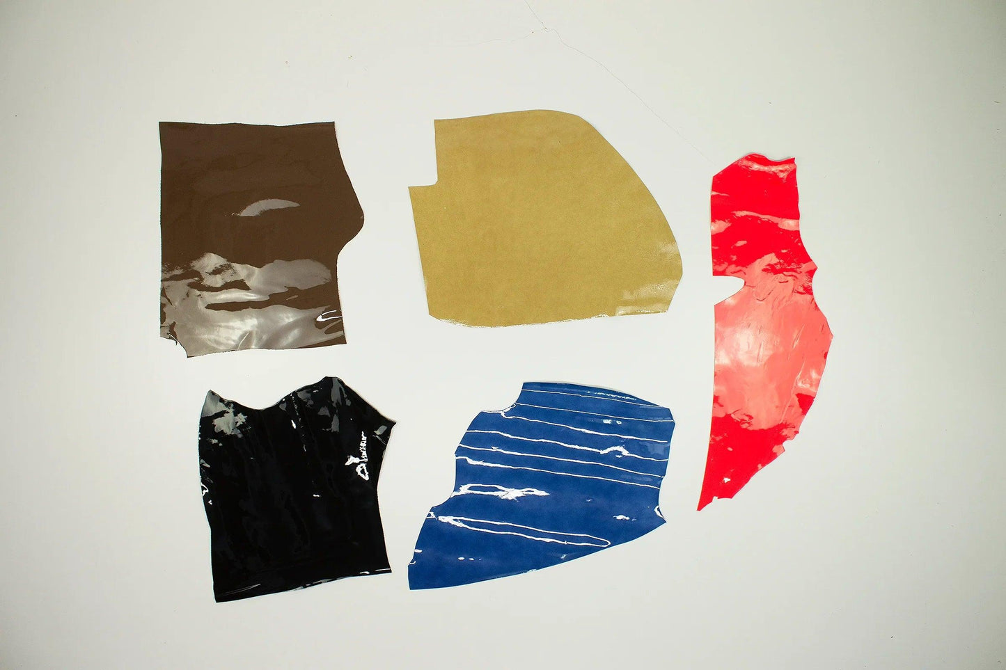 Lote 5 trozos de charol varios colores - La Tendeta del Cuero