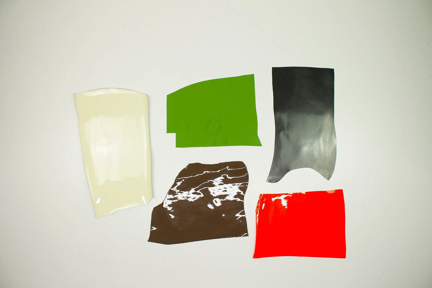 Lote 5 trozos de charol varios colores - La Tendeta del Cuero