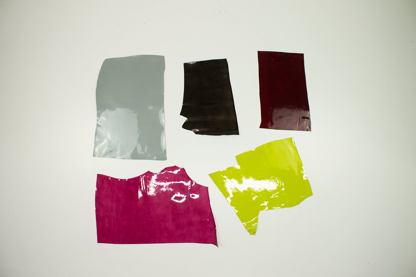 Lote 5 trozos de charol varios colores - La Tendeta del Cuero