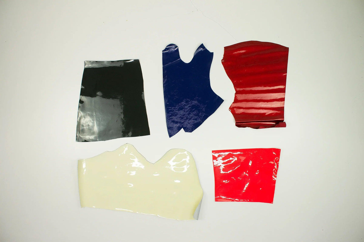 Lote 5 trozos de charol varios colores - La Tendeta del Cuero