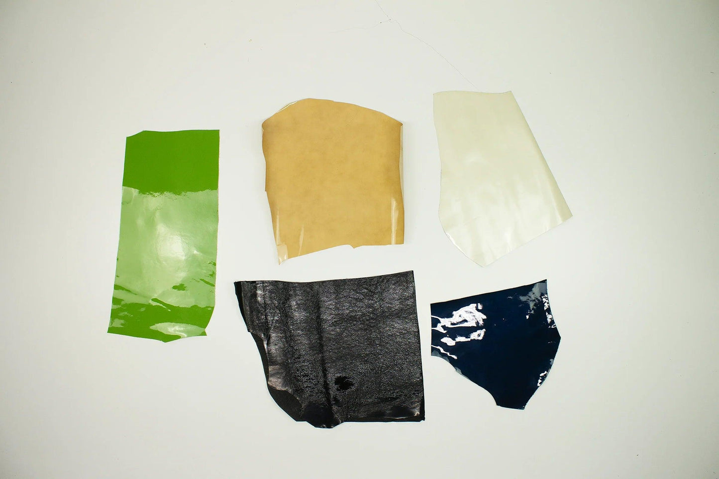 Lote 5 trozos de charol varios colores - La Tendeta del Cuero