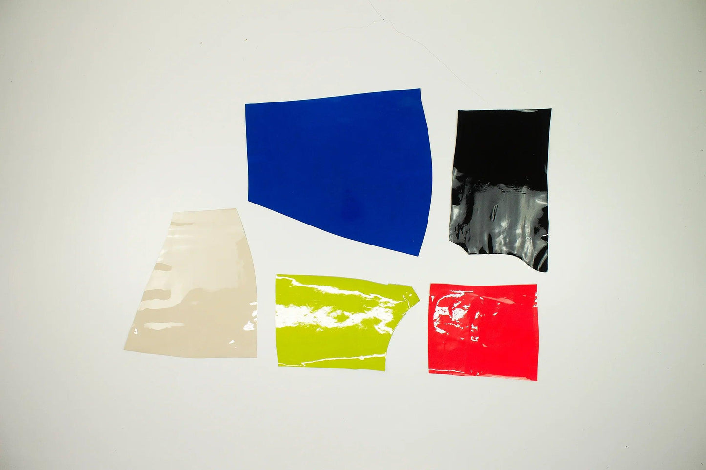 Lote 5 trozos de charol varios colores - La Tendeta del Cuero