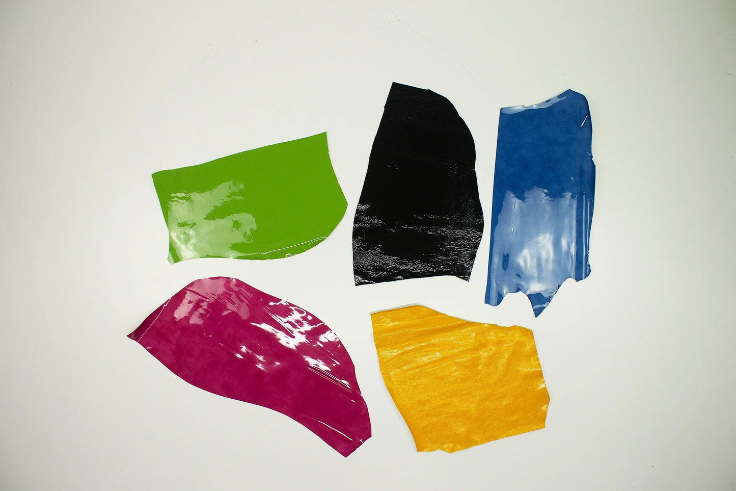 Lote 5 trozos de charol varios colores - La Tendeta del Cuero