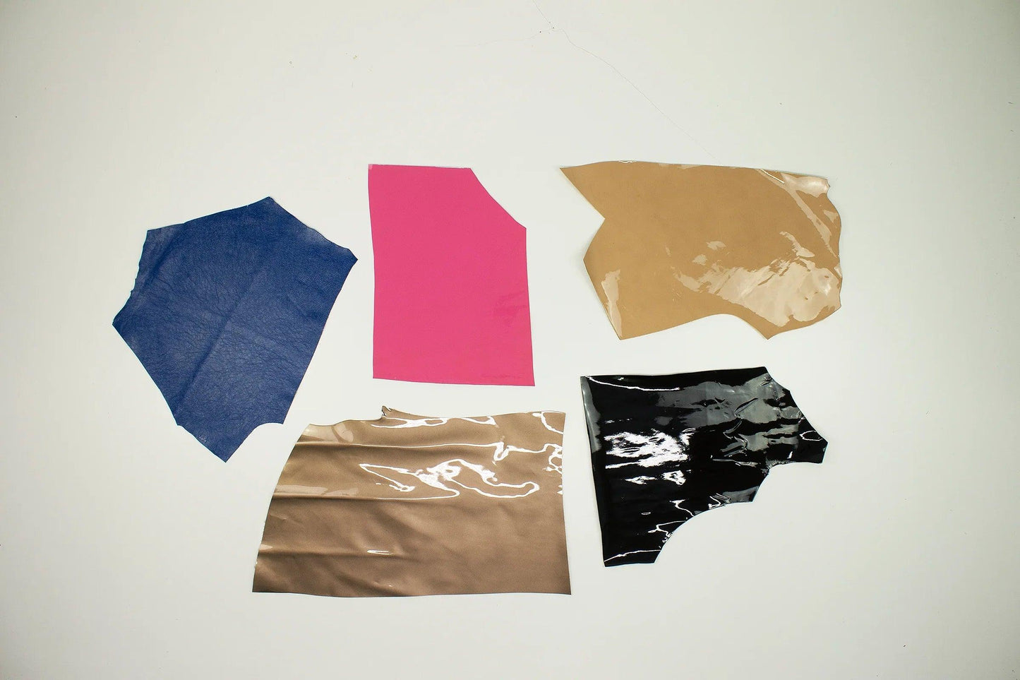 Lote 5 trozos de charol varios colores - La Tendeta del Cuero