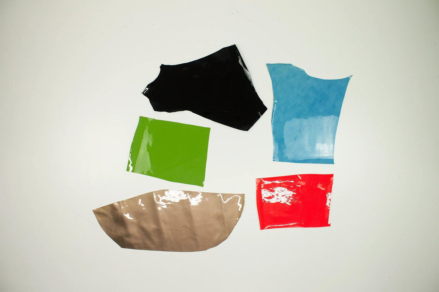 Lote 5 trozos de charol varios colores - La Tendeta del Cuero