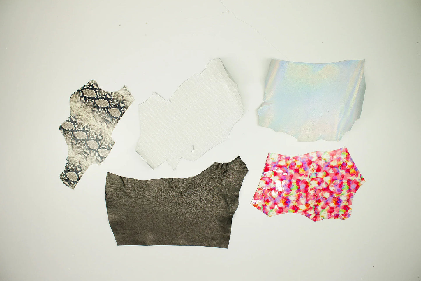 Lote 5 trozos de grabados y fantasias varios colores - La Tendeta del Cuero