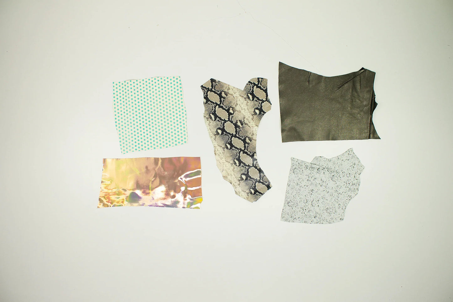 Lote 5 trozos de grabados y fantasias varios colores - La Tendeta del Cuero