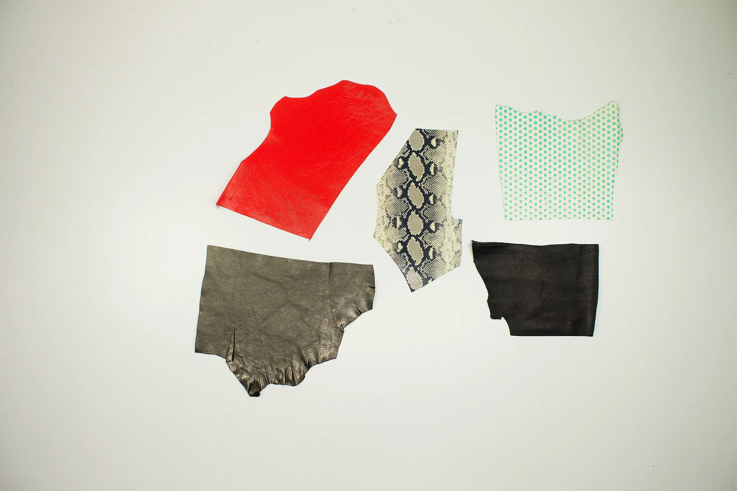 Lote 5 trozos de grabados y fantasias varios colores - La Tendeta del Cuero