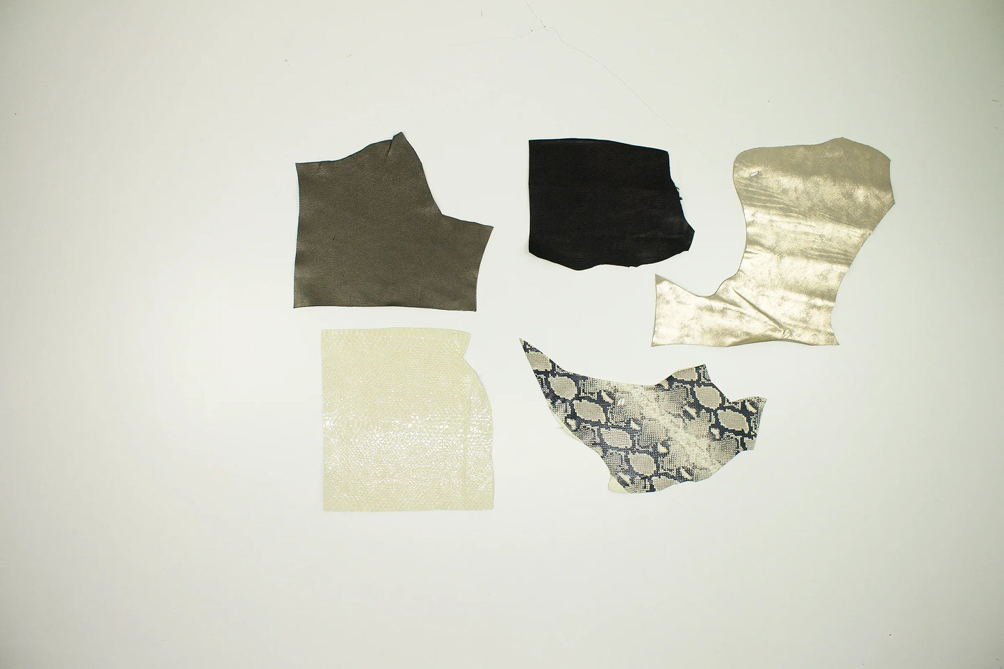 Lote 5 trozos de grabados y fantasias varios colores - La Tendeta del Cuero