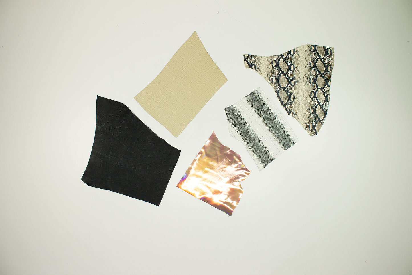 Lote 5 trozos de grabados y fantasias varios colores