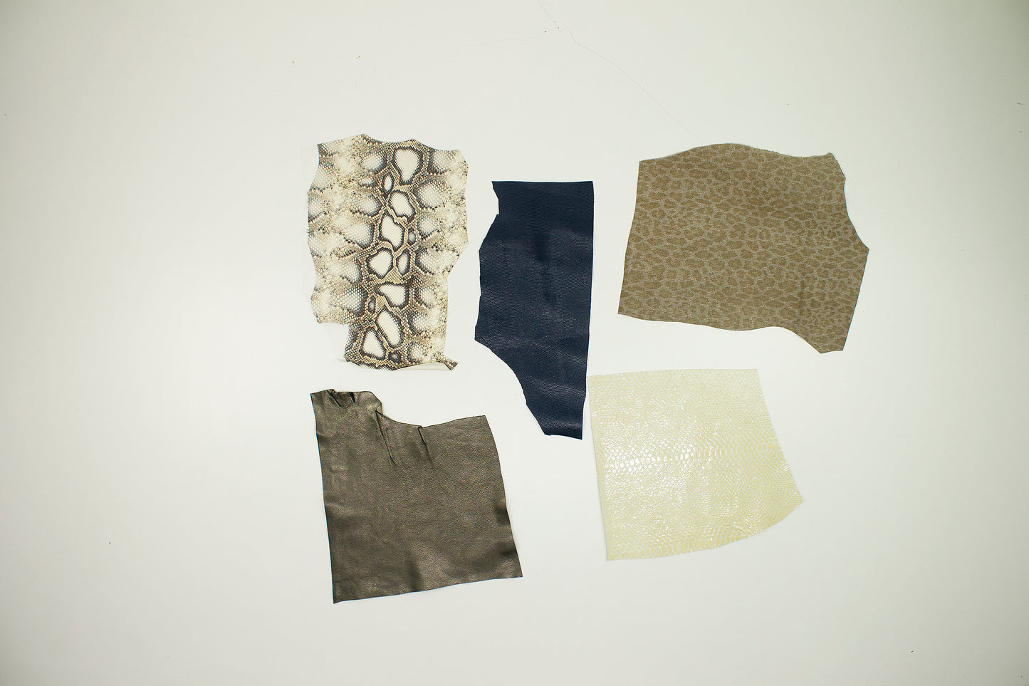 Lote 5 trozos de grabados y fantasias varios colores