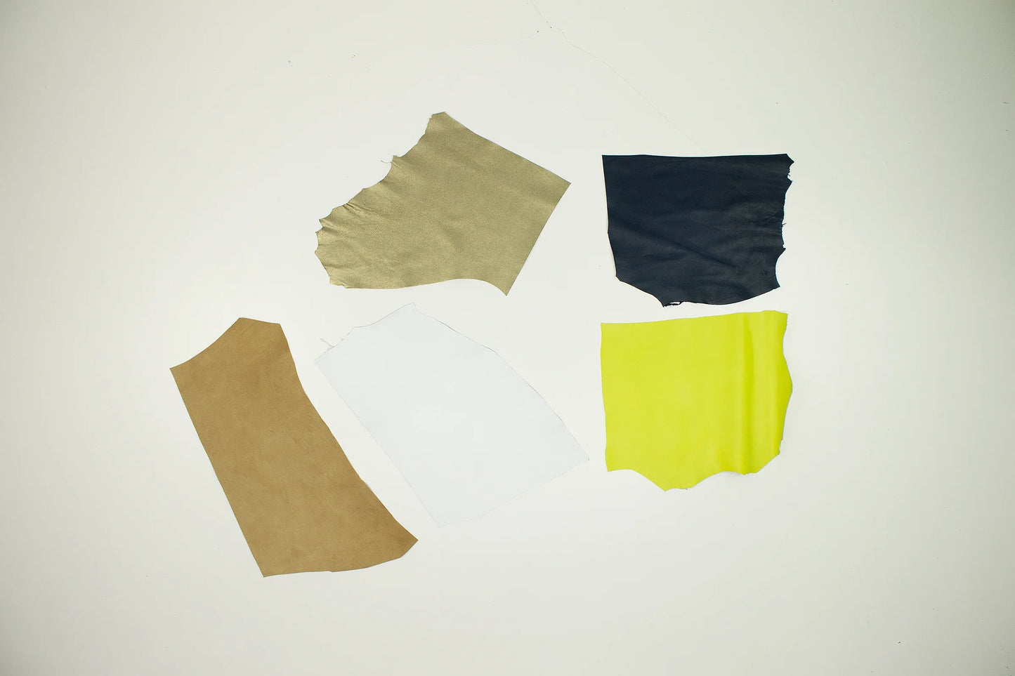 Lote 5 trozos de piel fina varios colores - La Tendeta del Cuero