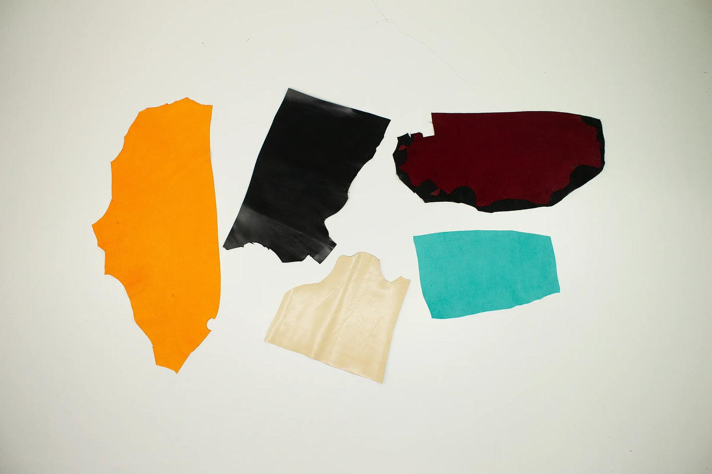 Lote 5 trozos de piel fina varios colores - La Tendeta del Cuero