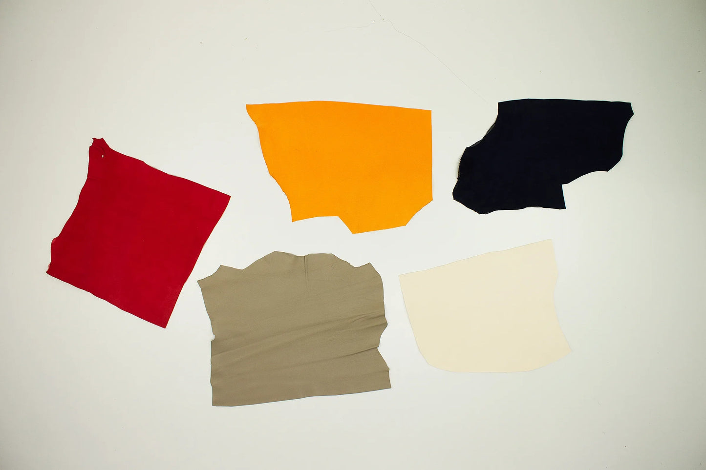 Lote 5 trozos de piel fina varios colores - La Tendeta del Cuero