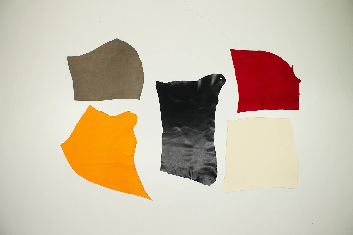 Lote 5 trozos de piel fina varios colores - La Tendeta del Cuero