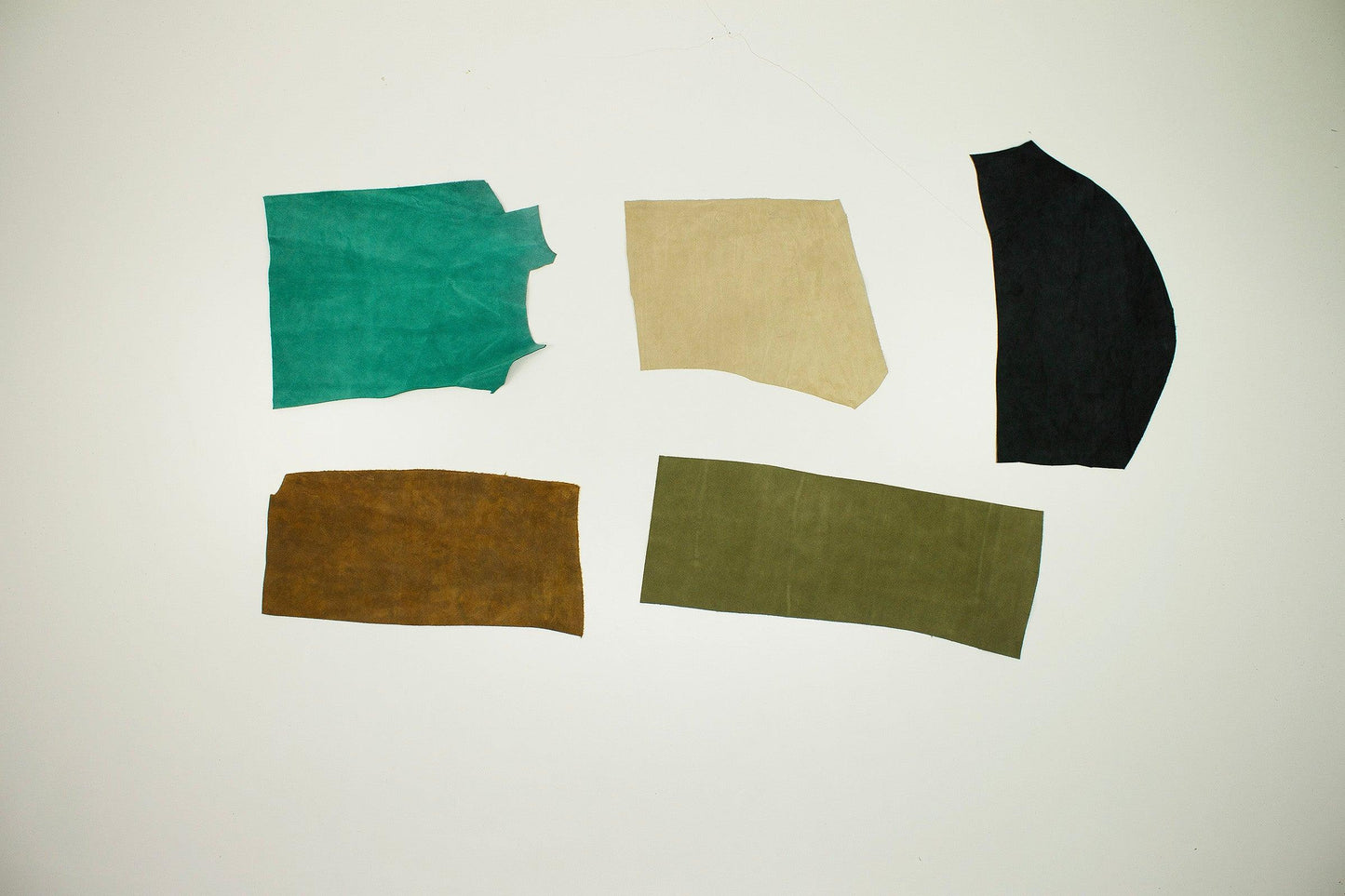 Lot 5 pieces of split leather various colors