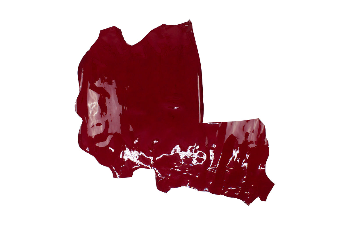 Trozo de piel charol rojo oscuro