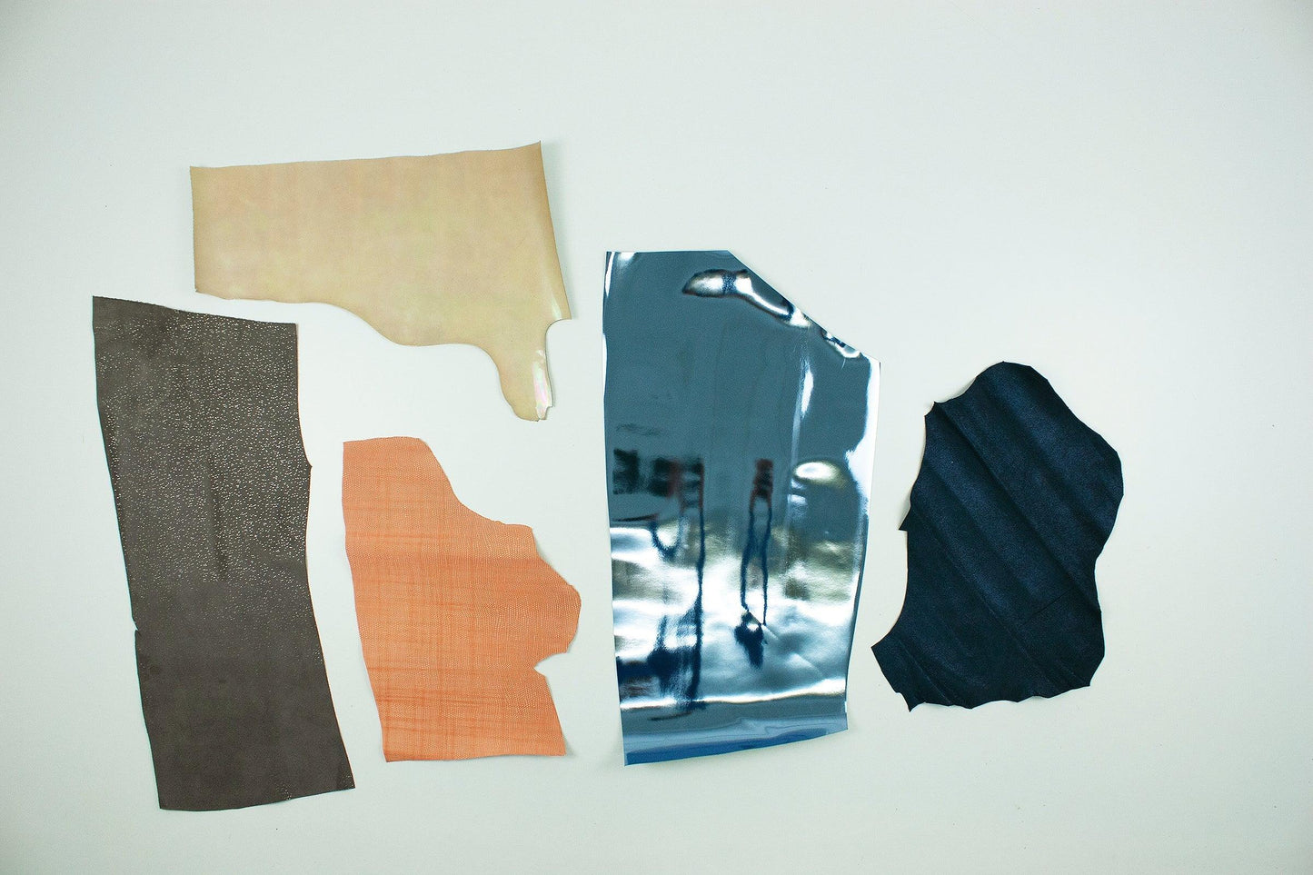 Lote 5 trozos de grabados y fantasias varios colores - La Tendeta del Cuero