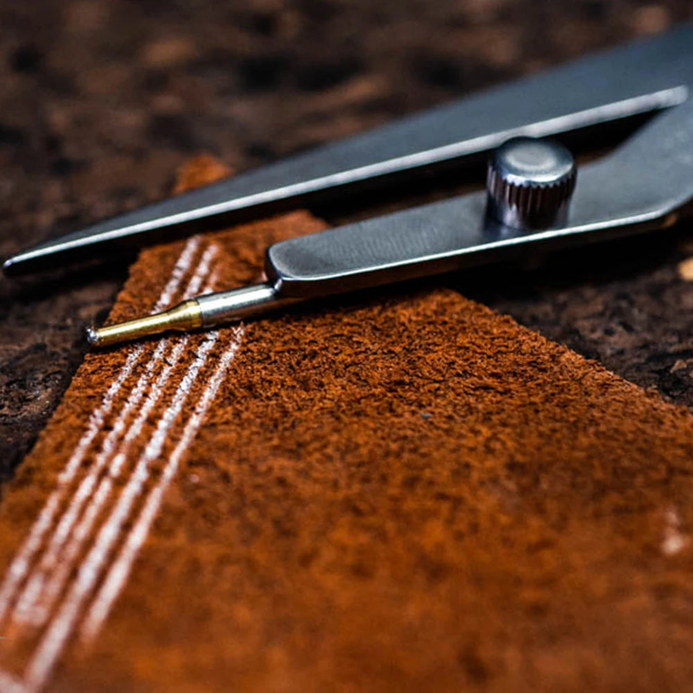 Marcador regulable para cuero