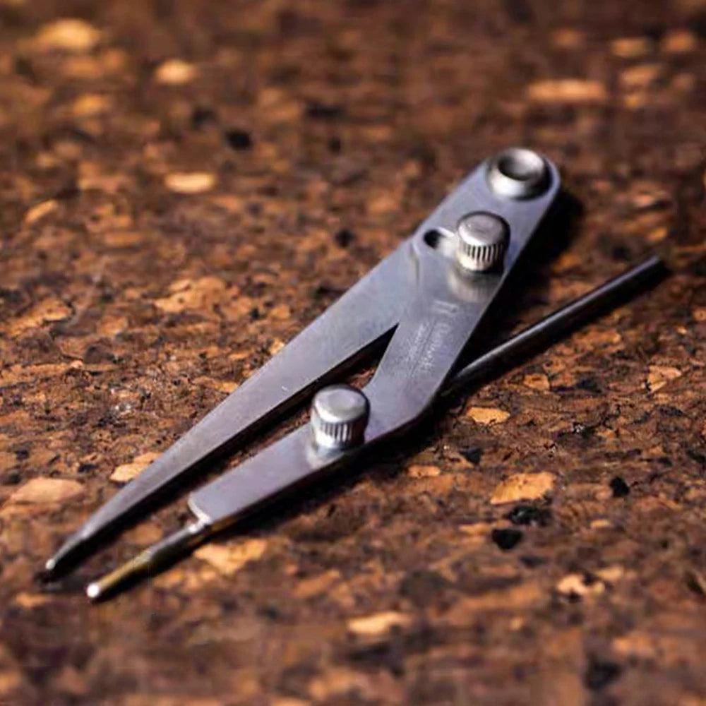 Marcador regulable para cuero