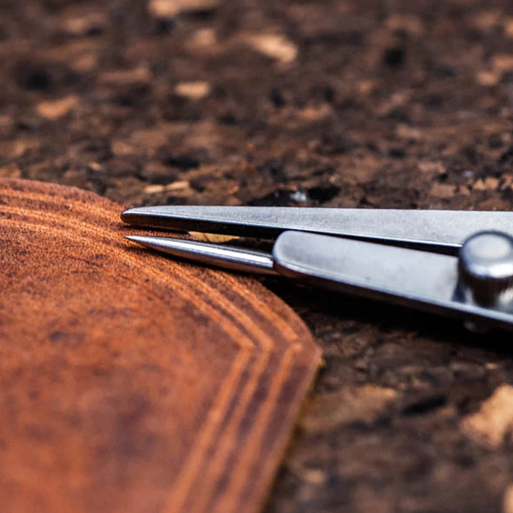 Marcador regulable para cuero