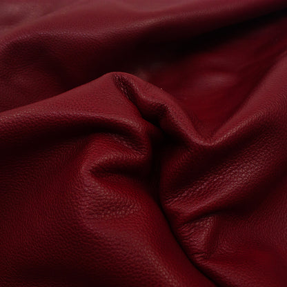 Trozo de piel vacuno grabado rojo ahumado