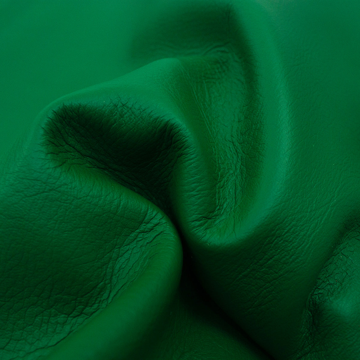 Trozo de piel vacuno bombeado verde trebol