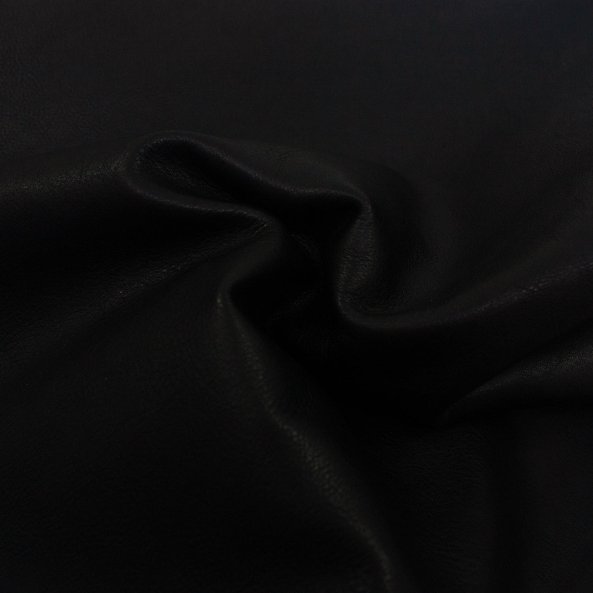 Trozo de piel vacuno rustico negro