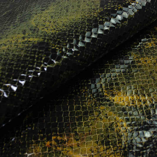 Trozo de piel grabado serpiente piton tonos verdes