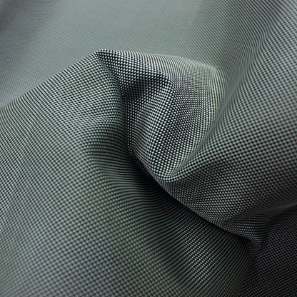 Trozo de tejido rejilla gris negro