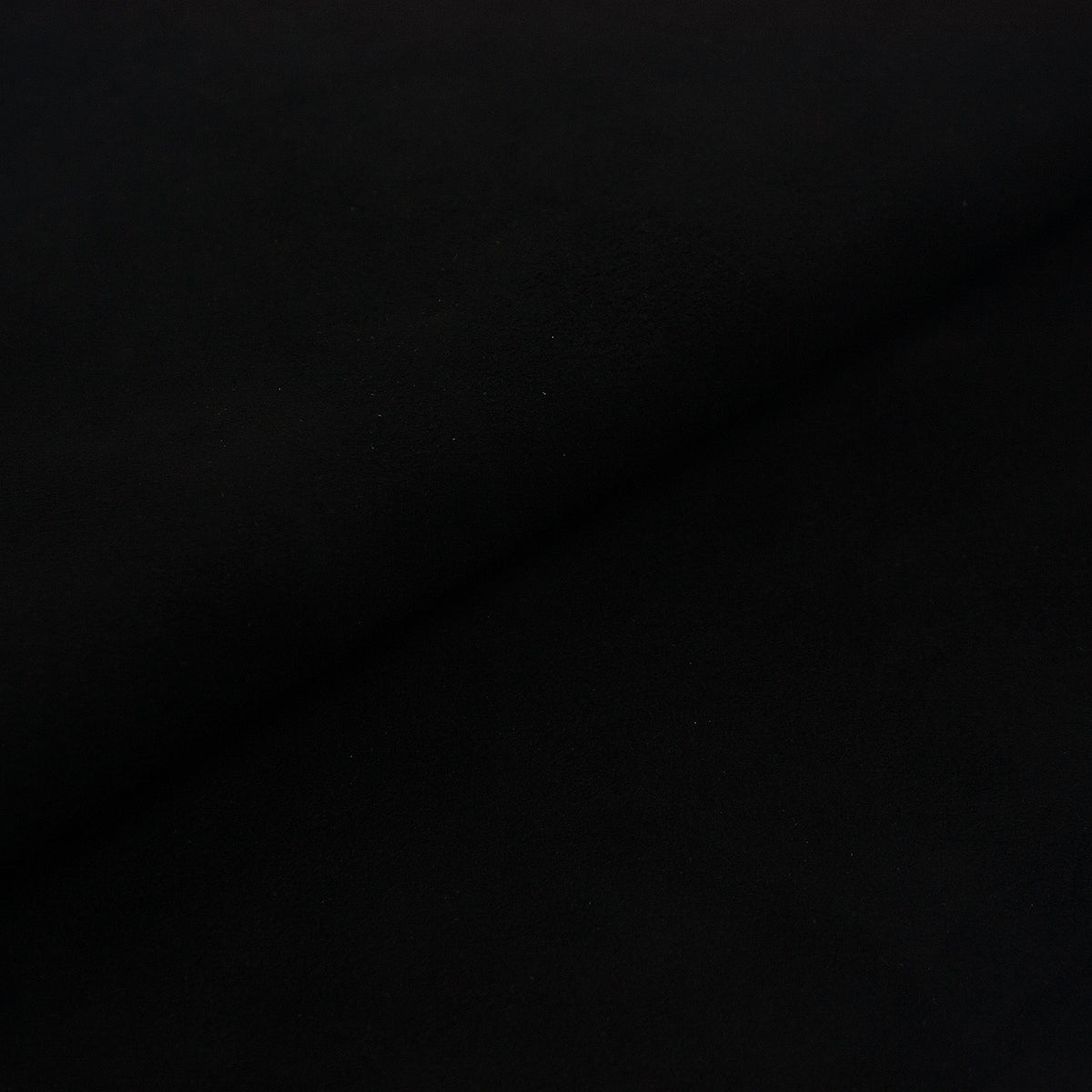 Trozo de piel ante negro
