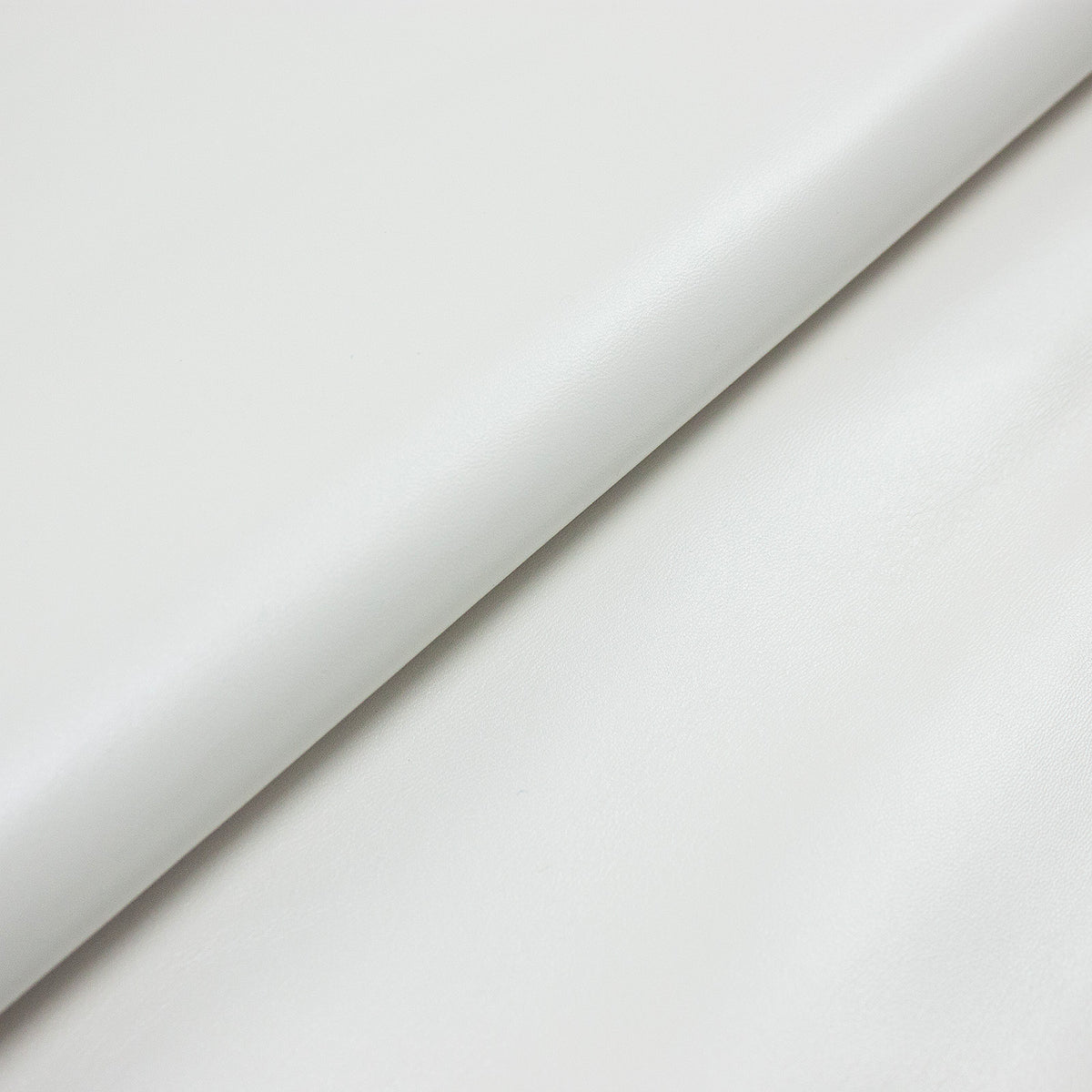 Trozo de piel cabra blanco nacarado