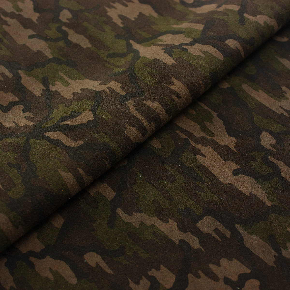 Trozo de piel fantasia camuflaje marron