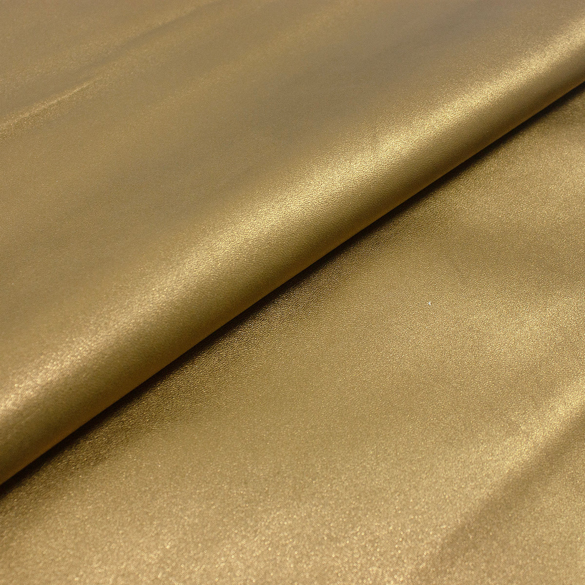 Trozo de piel cordero rustico laminado oro viejo