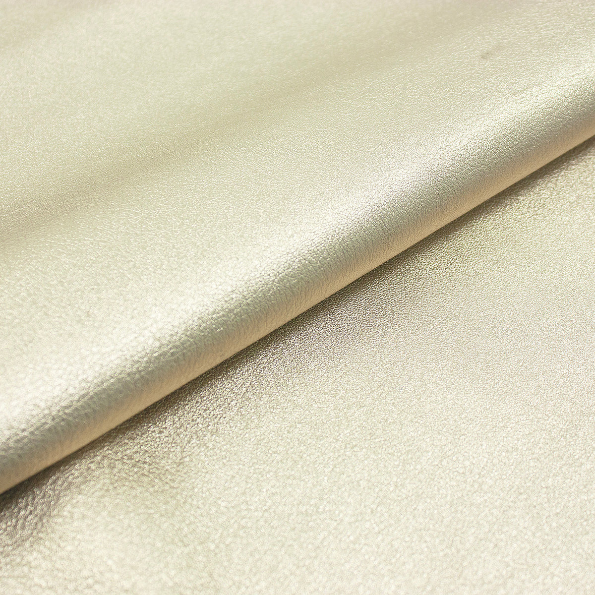 Trozo de piel cordero rustico laminado oro