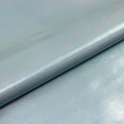 Trozo de piel cordero laminado plata vieja tornasol