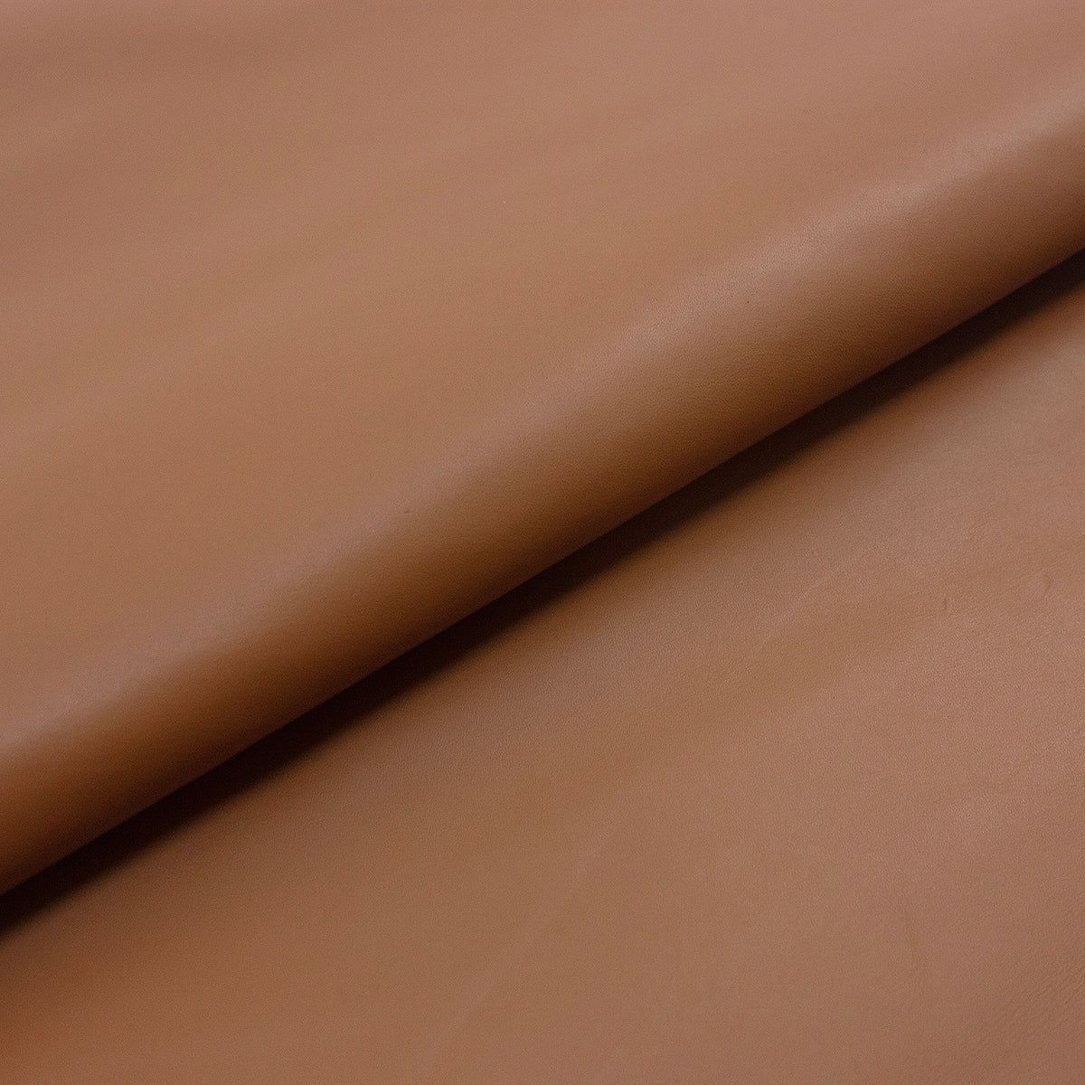 Trozo de piel vacuno marron cuero