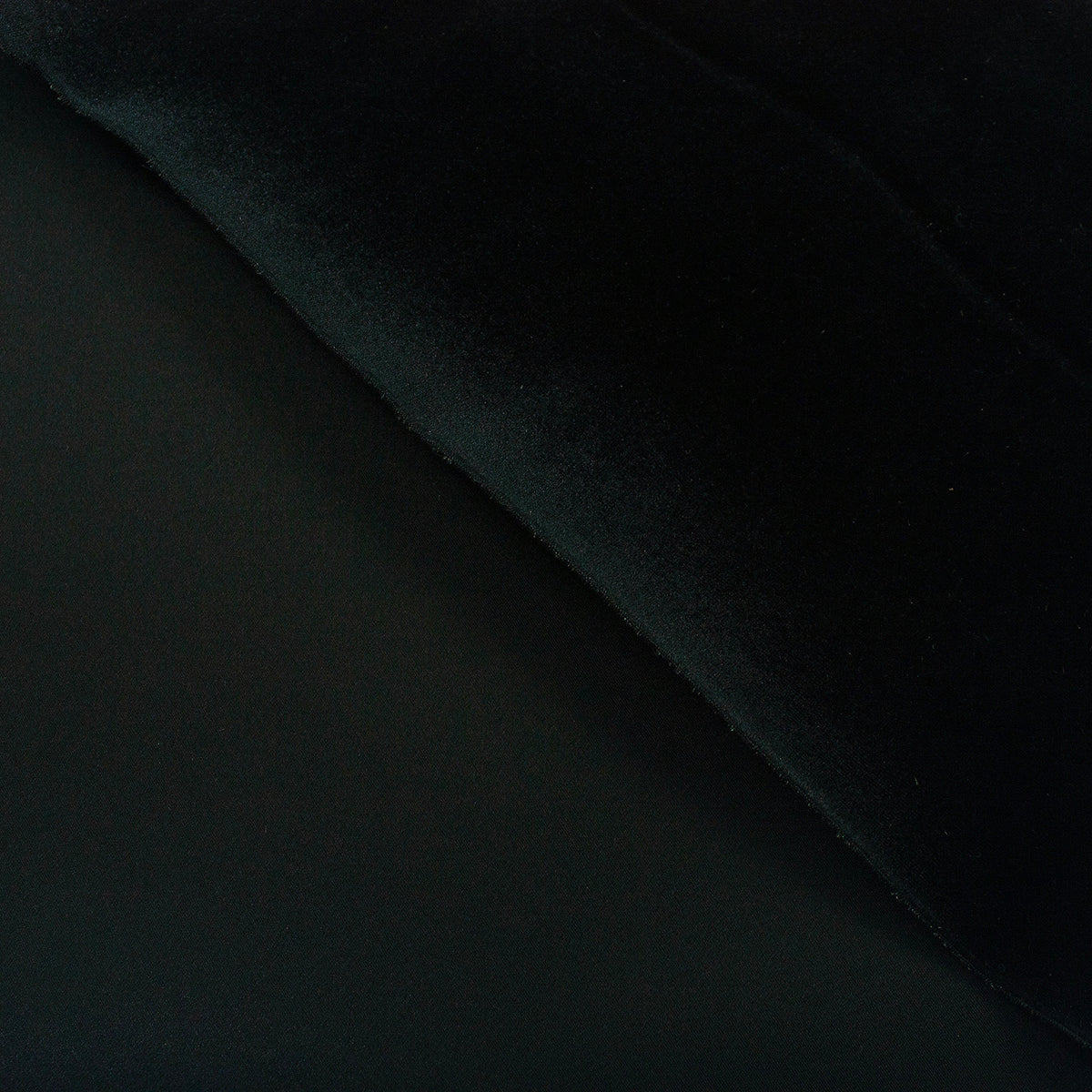 Trozo de tejido raso negro