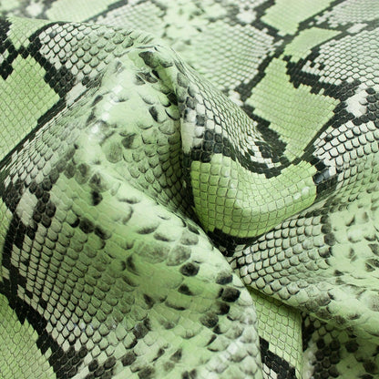 Trozo de piel grabado serpiente piton verde lima - negro - La Tendeta del Cuero