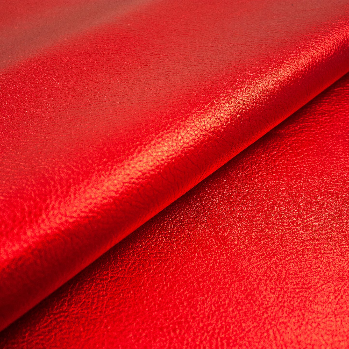 Piece of pumped bovine leather laminated electric red