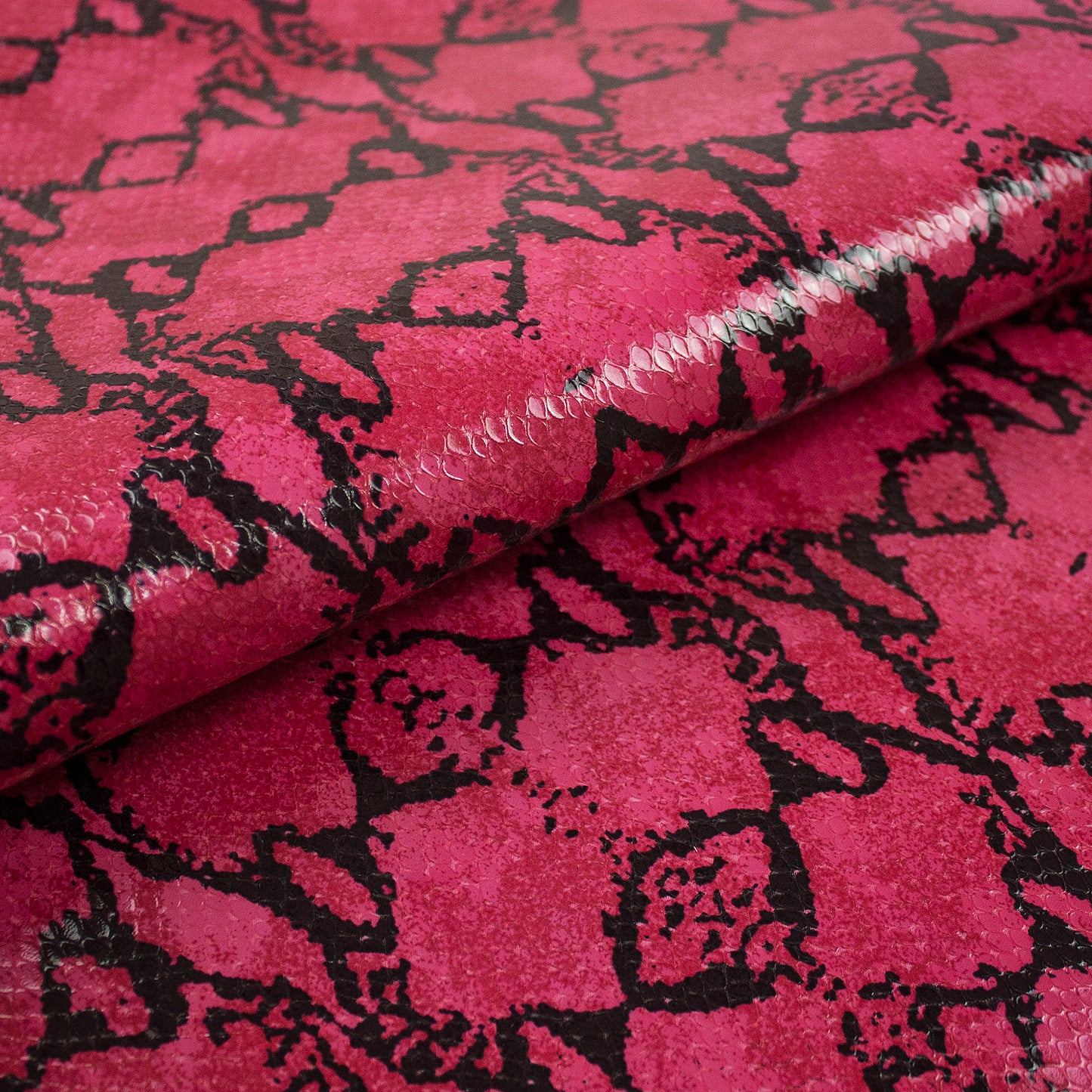 Trozo de piel grabado serpiente fucsia - negro