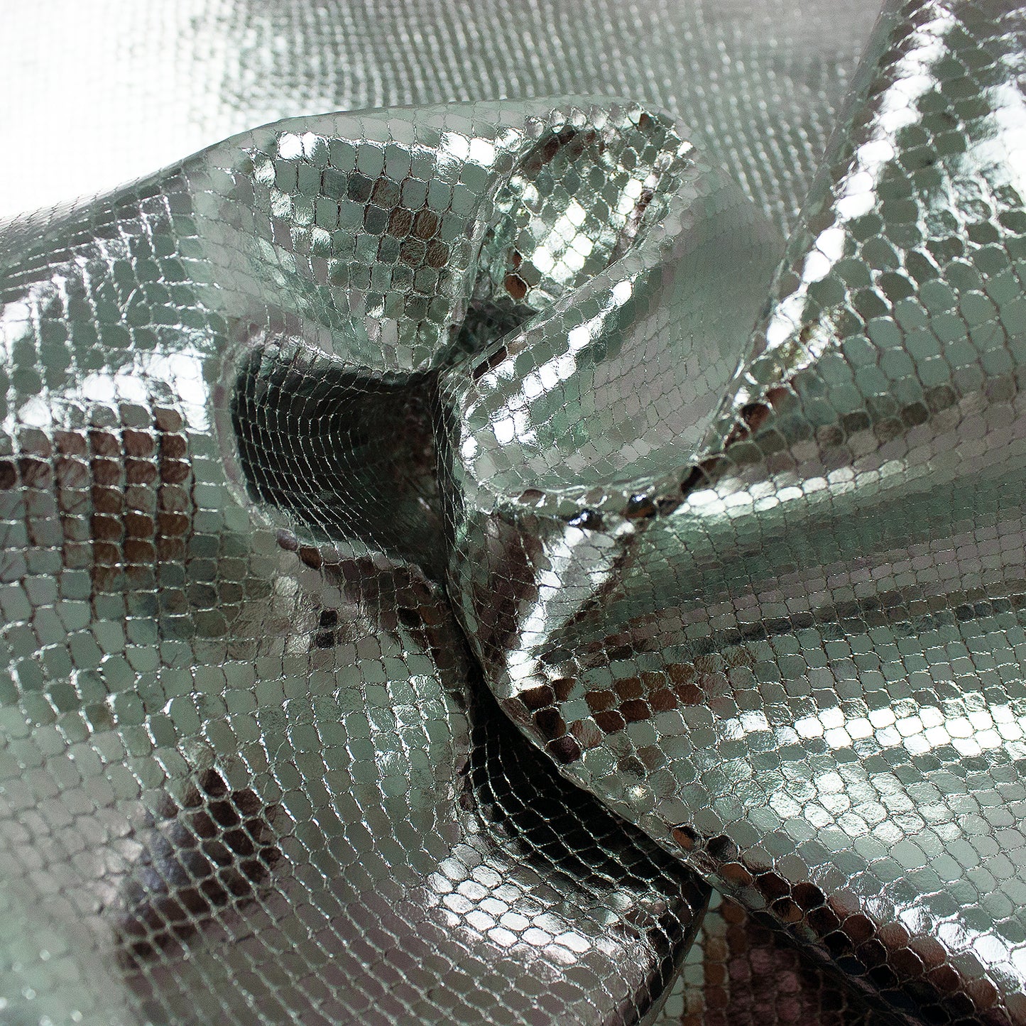 Trozo de piel fantasia serpiente plata espejo