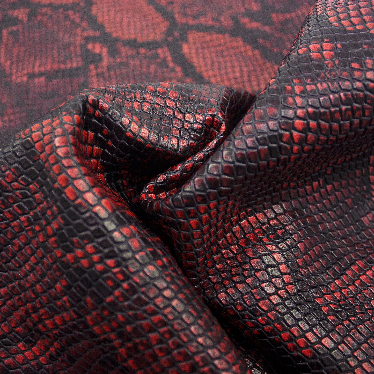 Trozo de piel grabado serpiente rojo - negro