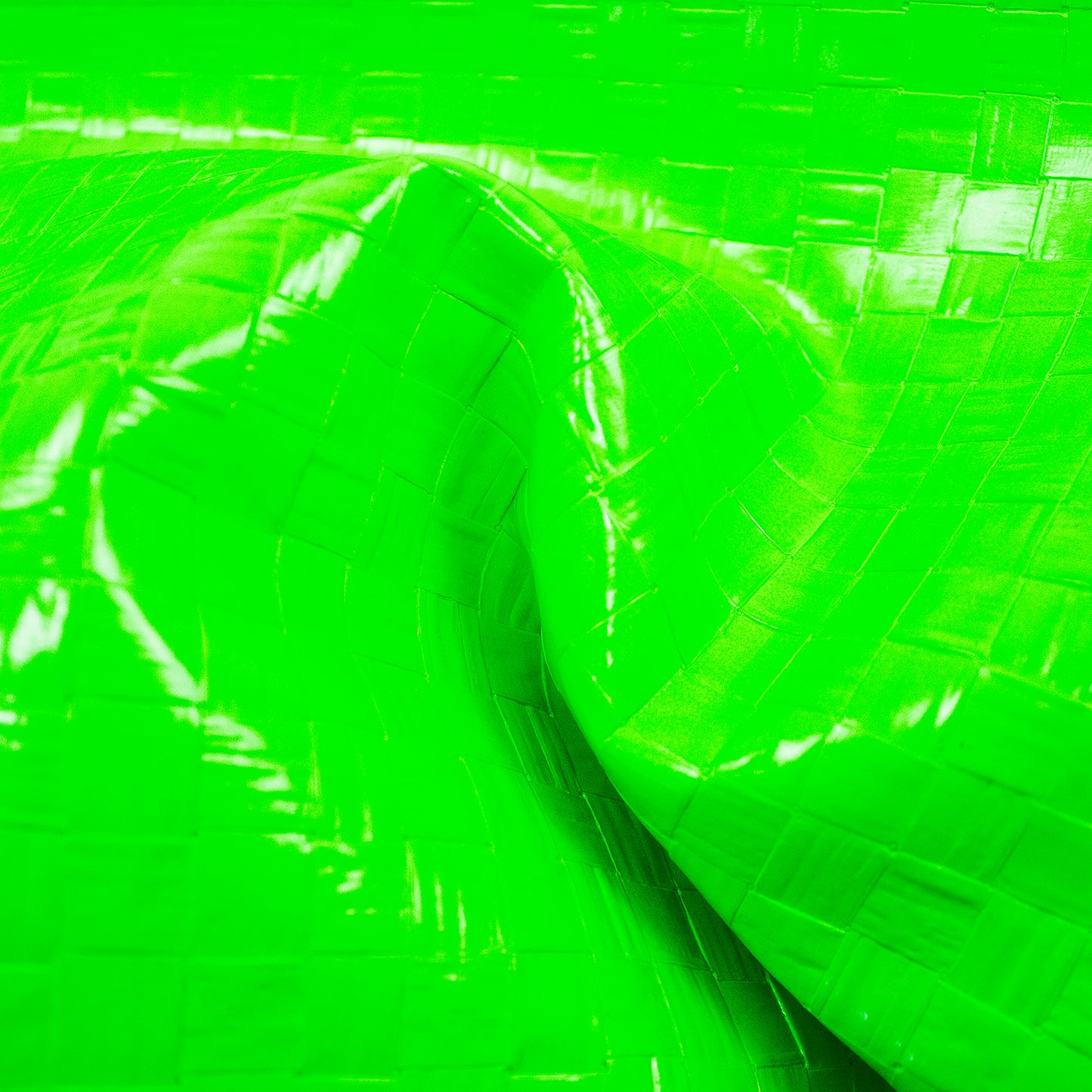 Trozo de piel grabado trenzado mimbre verde fluor