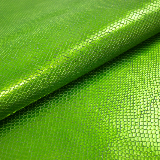 Trozo de piel grabado serpiente verde metalizado